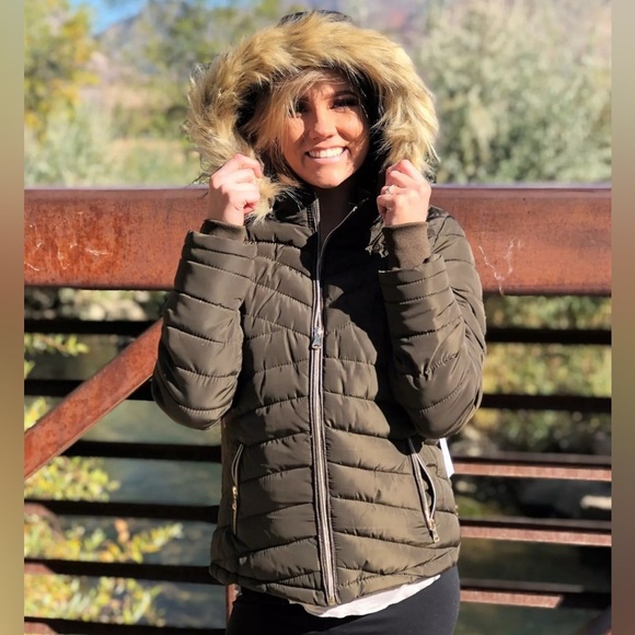 NWT Y&F Long Sleeve Army Green Heavyweight Padded Puffer Coat With Faux Fur Trim - Picture 1 of 14